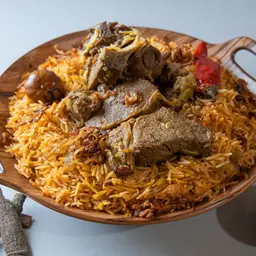 مكتوم حاشي مع كبسة الدار