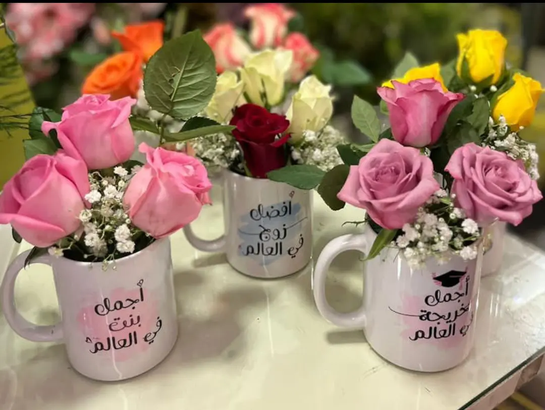 كوب مع ورد
