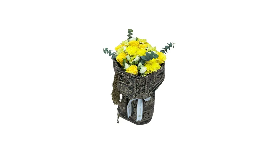 Kachmere scarf and Yellow roses