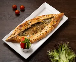 منقوشة جبنة وزعتر