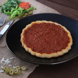 مناقيش محمرة