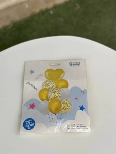 مجموعة بالونات باللون الأصفر