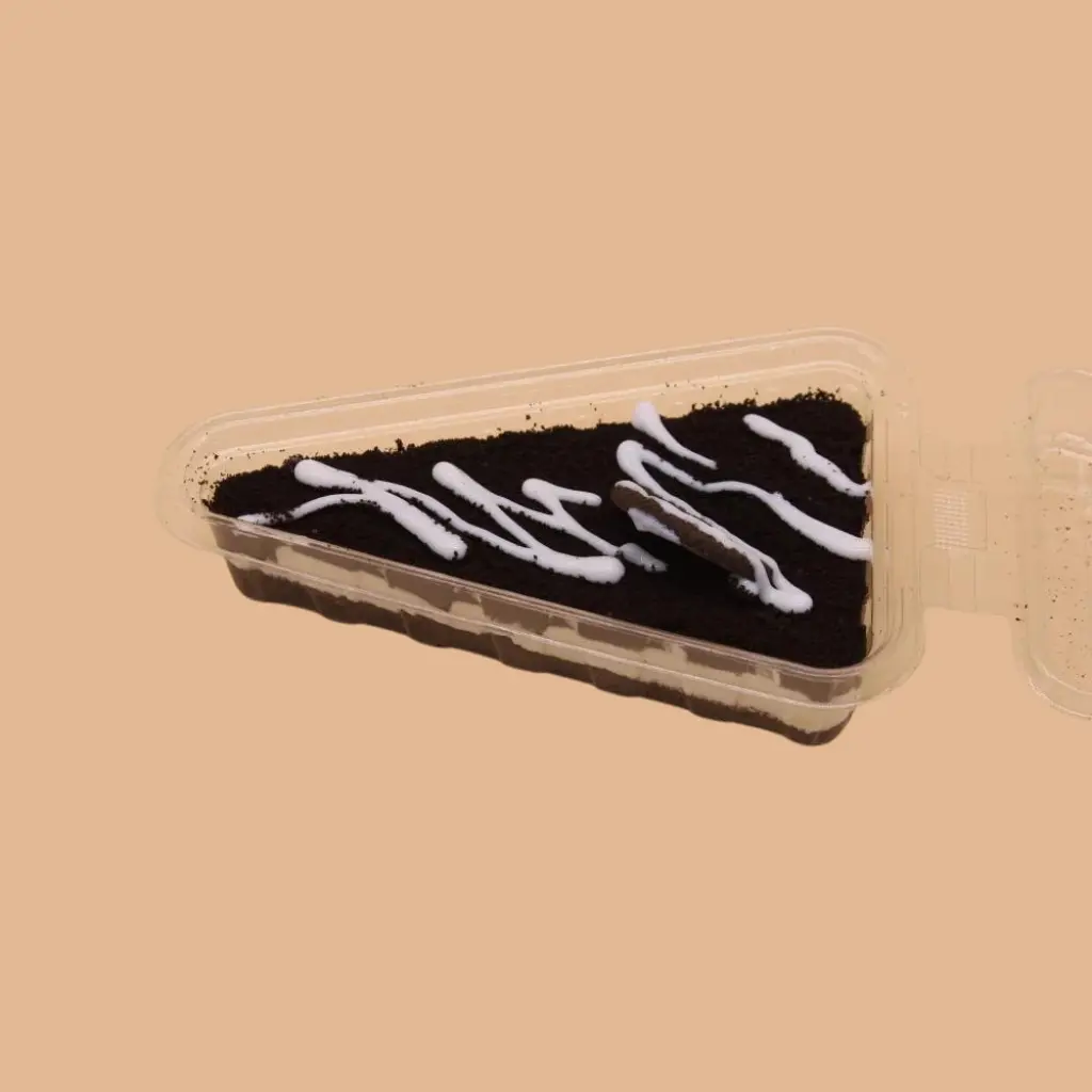 Oreo Cheesecake Triangles