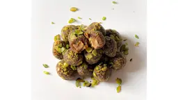 تمرية فستق بالطحينة