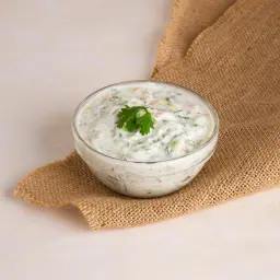 سلطة لبن بالخيار
