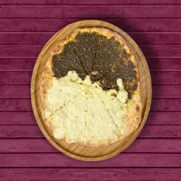 منقوشة زعتر مع جبنة