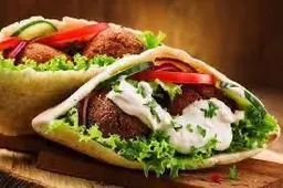 ساندوتش فلافل سبيشل خبز عربي شبس العيدان