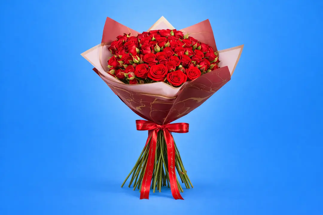 Ruby Elegance Spray Roses Bouquet 0304