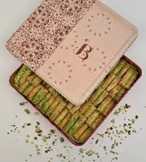 علبة بقلاوة أصابع الكاجو