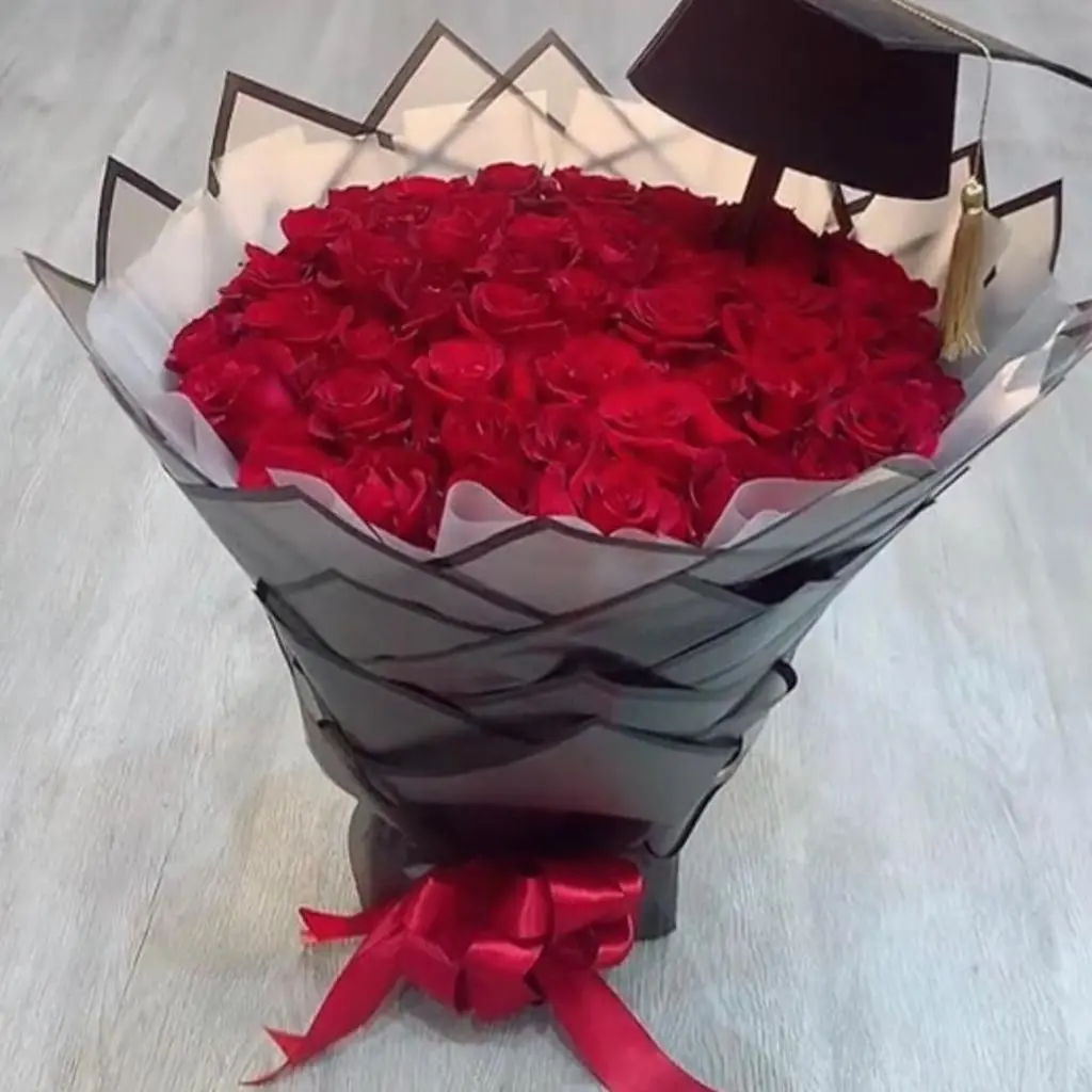 باقة حمراء عملاقة