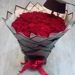 باقة حمراء عملاقة