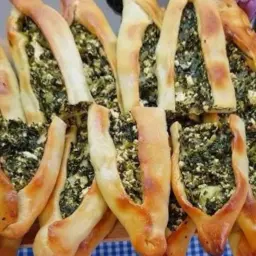 فطيرة سبانخ بالجبن