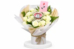 White bouquet with cupcake