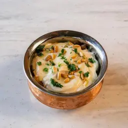 فتة بالطحينة والسمن والصنوبر البلدي
