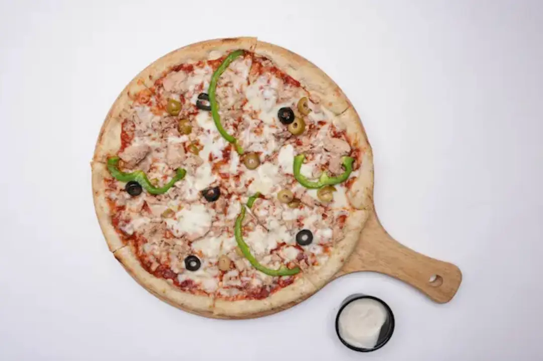 Tuna pizza
