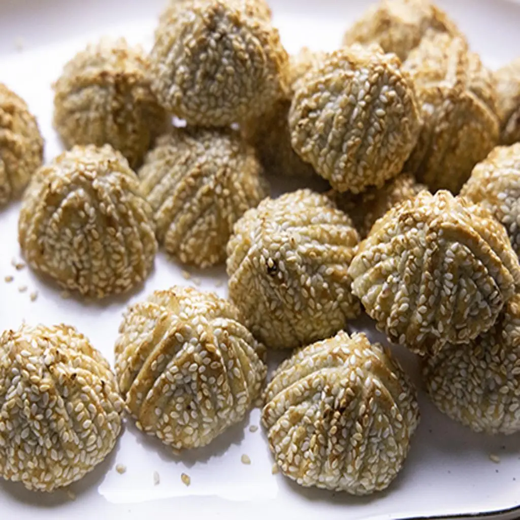 Date Ma'amoul with Sesame