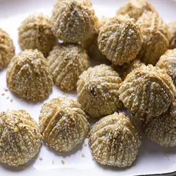 معمول تمر بالسمسم