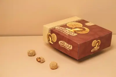 كرات التمر بالسمسم