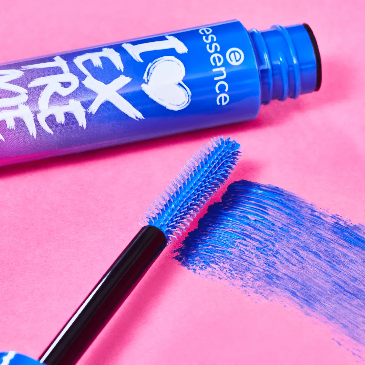 Essence I Love Extreme Blue Crazy Volume Mascara - view 4
