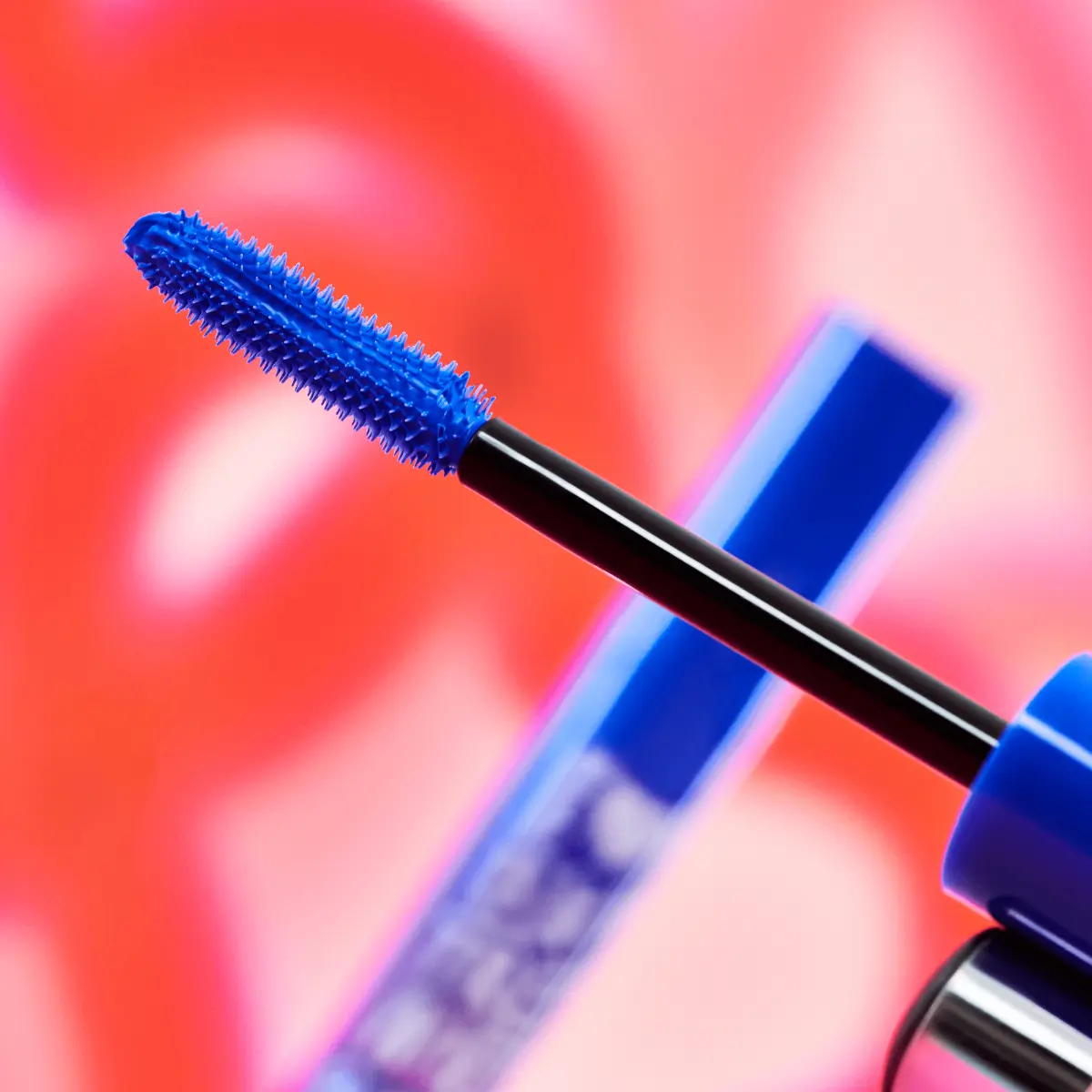Essence I Love Extreme Blue Crazy Volume Mascara - view 7