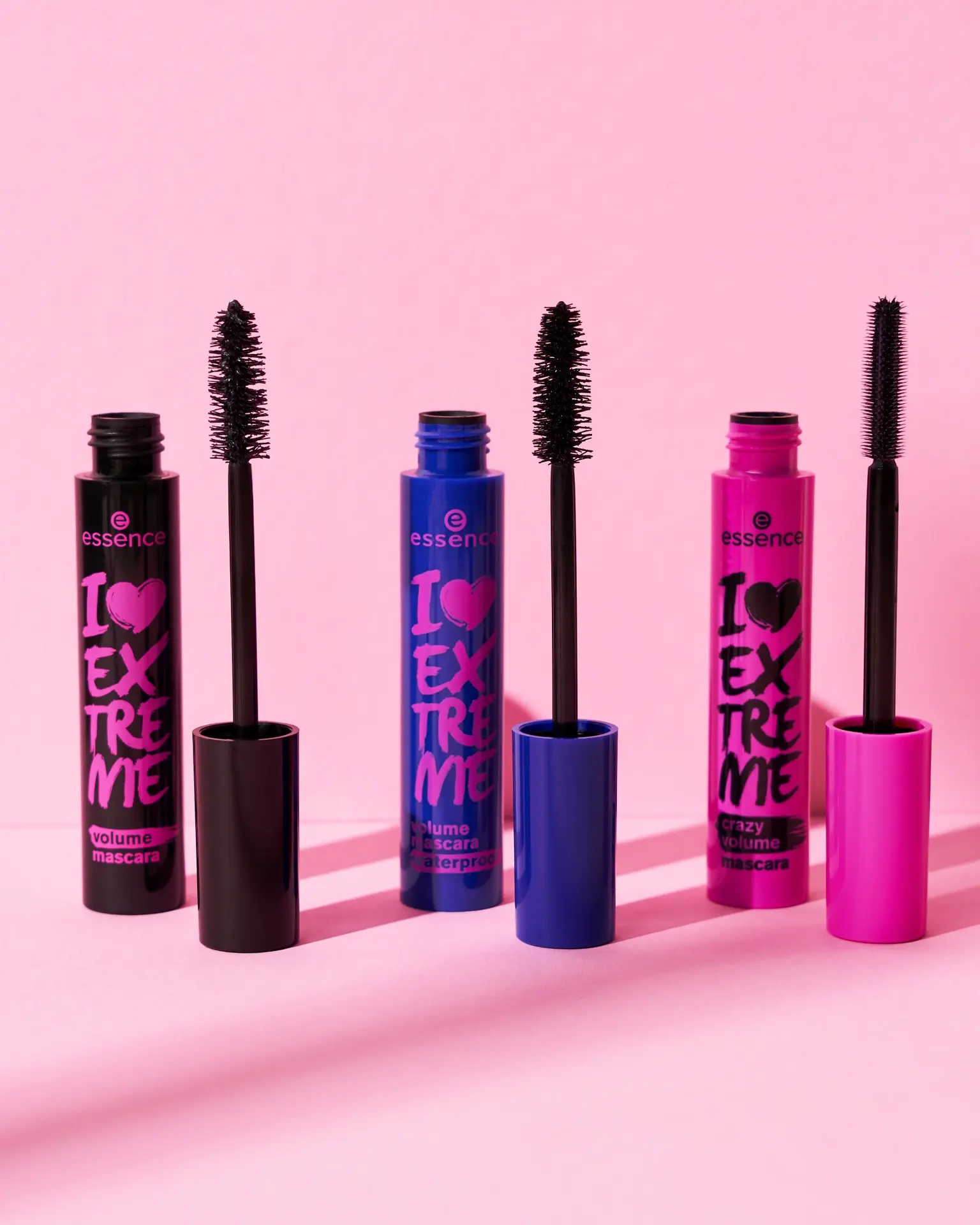 Essence I Love Extreme Volume Mascara Black - view 3
