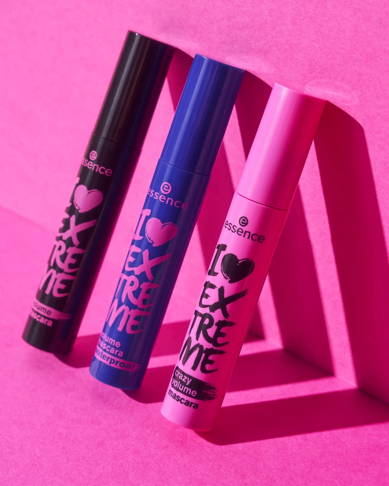 Essence I Love Extreme Volume Mascara Waterproof - view 3